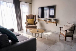 Lux apt 5min to Sandton 17